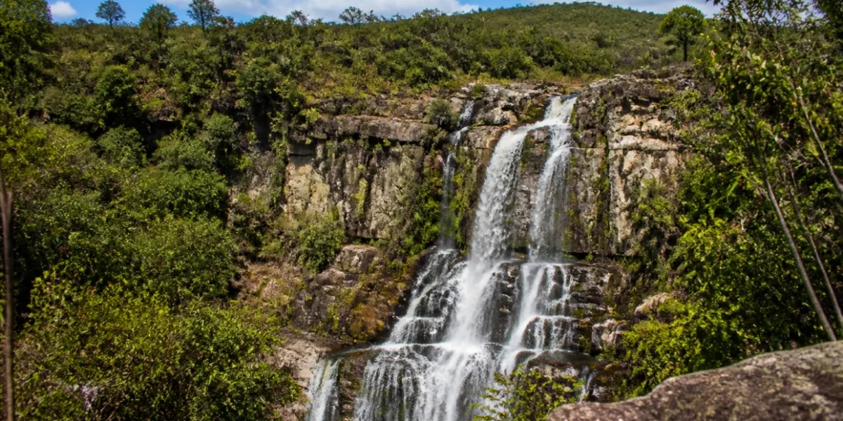 Essa cidade tem mais de 130 cachoeiras, fica a 120 km de Goiânia e virou referência nacional em ecoturismo